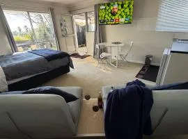 Private Sunny Studio with Garden and Covered Patio