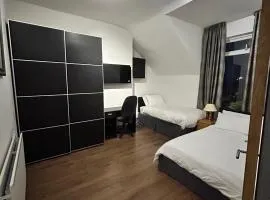 Haven Home 3 bedrooms near Sunderland City Centre Downstairs Shower with Toilet and Upstairs Bath with Toilet TV in each room
