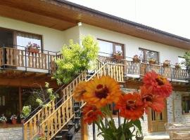 Guest House Friends, hotel v destinaci Emen