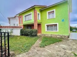 Casa Amplia con Jardín en Cudillero