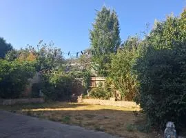 Home from home Single or double room Netflix or Virgin TV Wifi & free parking