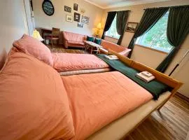 Lofoten Light - Private Rooms with Shared Facilities