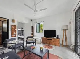 2BR Upper Flat - Balcony - AC - La Gaulette