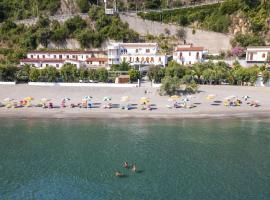 Testa di Monaco - Basic Beach Accommodations, hotelli kohteessa Capo dʼOrlando