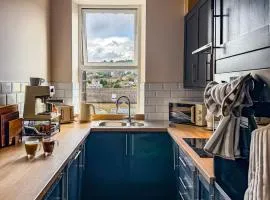 Chapter 9, Modern Haworth Townhouse, 1-Minute Walk to Main Street
