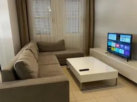 Entire Apt Pool & Great Location in Complex