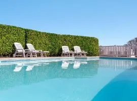 Paw & Palms Retreat - Swimming Pool-Fishing Nearby