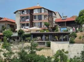 Guest House Ianis Paradise