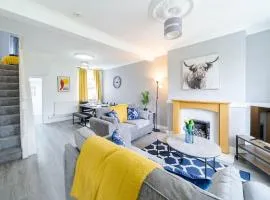 Sleeps 5, Free Parking, Stylish Spacious Home