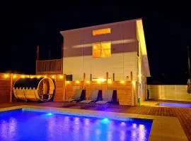 Blu Pointe & Retreat