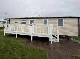 Stylish 6 berth caravan at Carmarthen Bay Holiday Park, South Wales ref 57017SI
