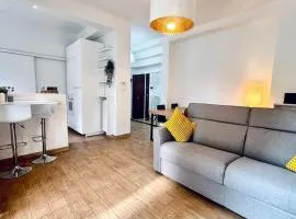 BorgoLuce Spacious Apt - FREE Parking - Near Airport & Center