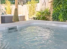 The Old School House with Hot Tub and Sleeps 16