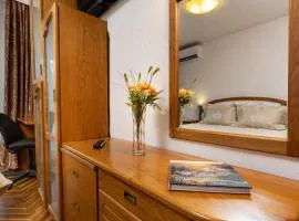 Retro-Lux 2BR Apt in Kapana Plovdiv Old Town View