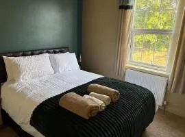 Character cottage with parking and WiFi