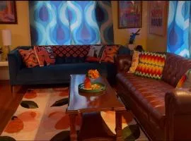 Atomic Prairie Funky 3-Bedroom near Downtown WHOLE HOUSE