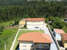 Casa Fronteiriça - 2 Casas com piscina privada