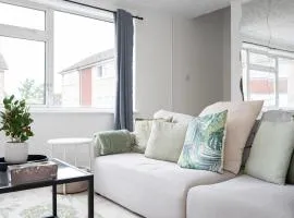 Modern 3 Bed Flat In Horsham
