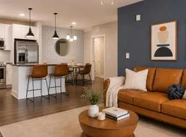 2BR Family Suite w/ Pool, PickelBall, Gym