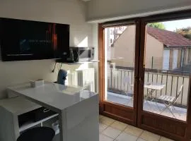 Studio lumineux avec terrasse