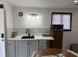 Newly Renovated Cozy Apartment Near Niagara Falls