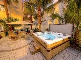 Hidden Outdoor Oasis - 1 BLOCK TO KING