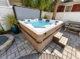 Charming Secluded Courtyard - 1 BLOCK TO KING