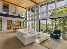 Kingwood - Riverfront Luxury w private trails