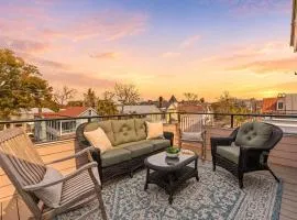 Private Rooftop & Parking - 3 Blocks to King St