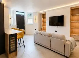 East Parade Collection, Courtyard 37A