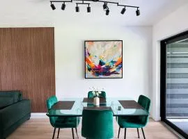 Stylish 2BR Apt 5-Min Drive to Nokomis Beach