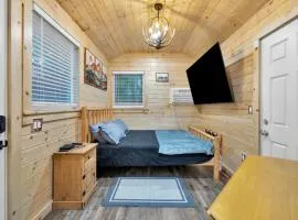 Immerse in Julian Cozy Cabin w Fireplace & Deck