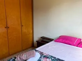 Apartamento simples no centro de Lavras com garagem