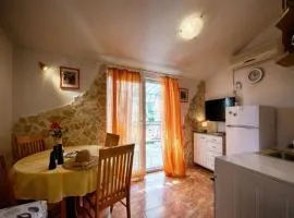 Golden Coast Apartments - A3 OneBedroom with Terrace and Seaview