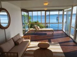 Kabine Waterfront Lakehouse in Sunshine