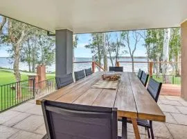 ChrisTony 3 Bdrm Waterfrnt Cottage