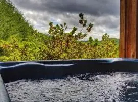 2BR/1BA Cabin | Hot Tub | Ocoee River Area | Wifi