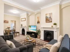 4BR House with Garage near ICC & Darling Harbour & CBD