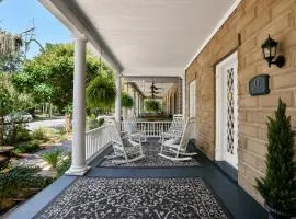 Downtown Savannah Oasis