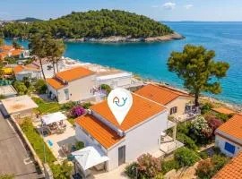 Valdarke Vittorio Apt with Sea View Terrace - Happy Rentals