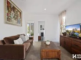 Belrose 2 Bed Holiday Home Free Parking