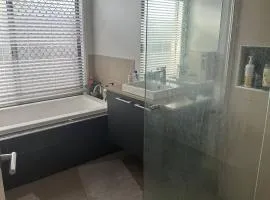 Cozy Room Rental in Caloundra West with Private Facilities