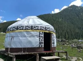 Kerben Yurt Camp Arashan