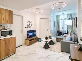 Maryah Vista 1BR - Chic Canal View Escape