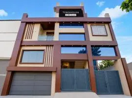 Townhouse IIM Lucknow Formerly Lexa Grand