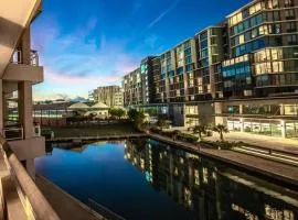 Luxury Waterfront Studio with Canal Views