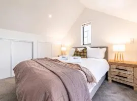 Cute & Stylish Loft- Affordable City Stay