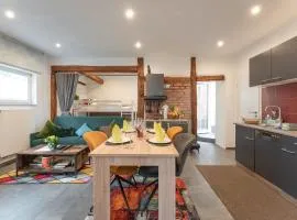 Boardinghouse--Business people and workers, parking lot, WiFi,with VAT Invoice