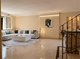 Luxury Villa with Sauna, Ceiling fresco, Jacuzzi and Elevator