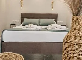 Nino Suite, Central Pyrgos